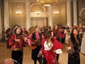 Лизе удается проникнуть в кабинет отца
